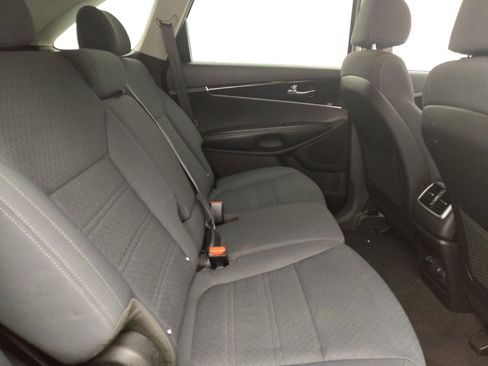 Used 2018 Kia Sorento LX image 19