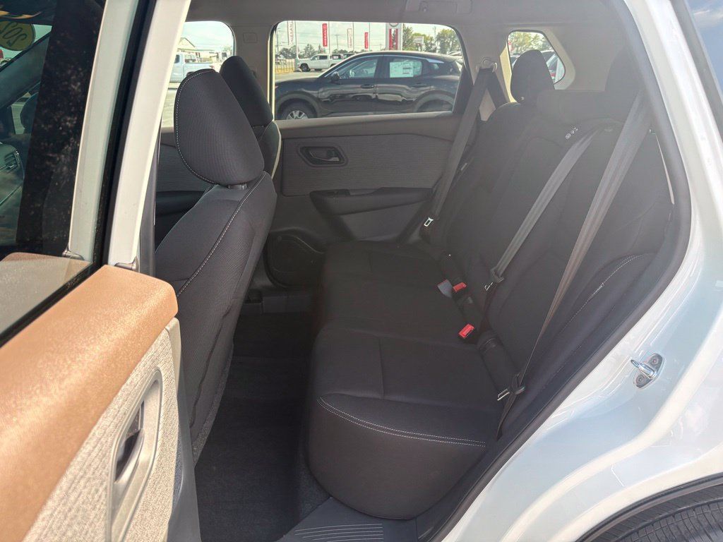 Used 2023 Nissan Rogue S AWD/4WD image 23