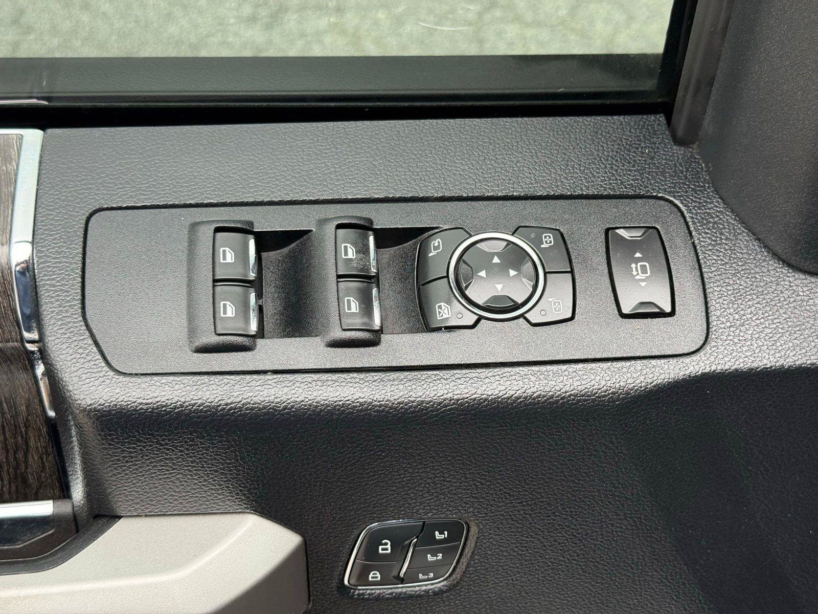Used 2020 Ford F250 Lariat w/ Lariat Value Package AWD/4WD image 18
