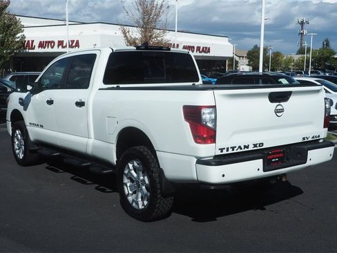 Used 2023 Nissan Titan SV w/ SV Convenience Package image 7