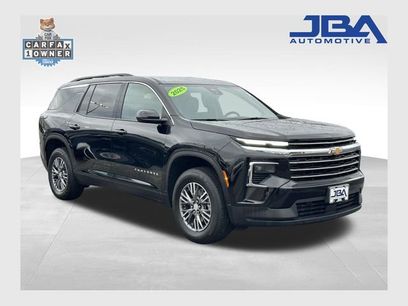 Used 2025 Chevrolet Traverse LT