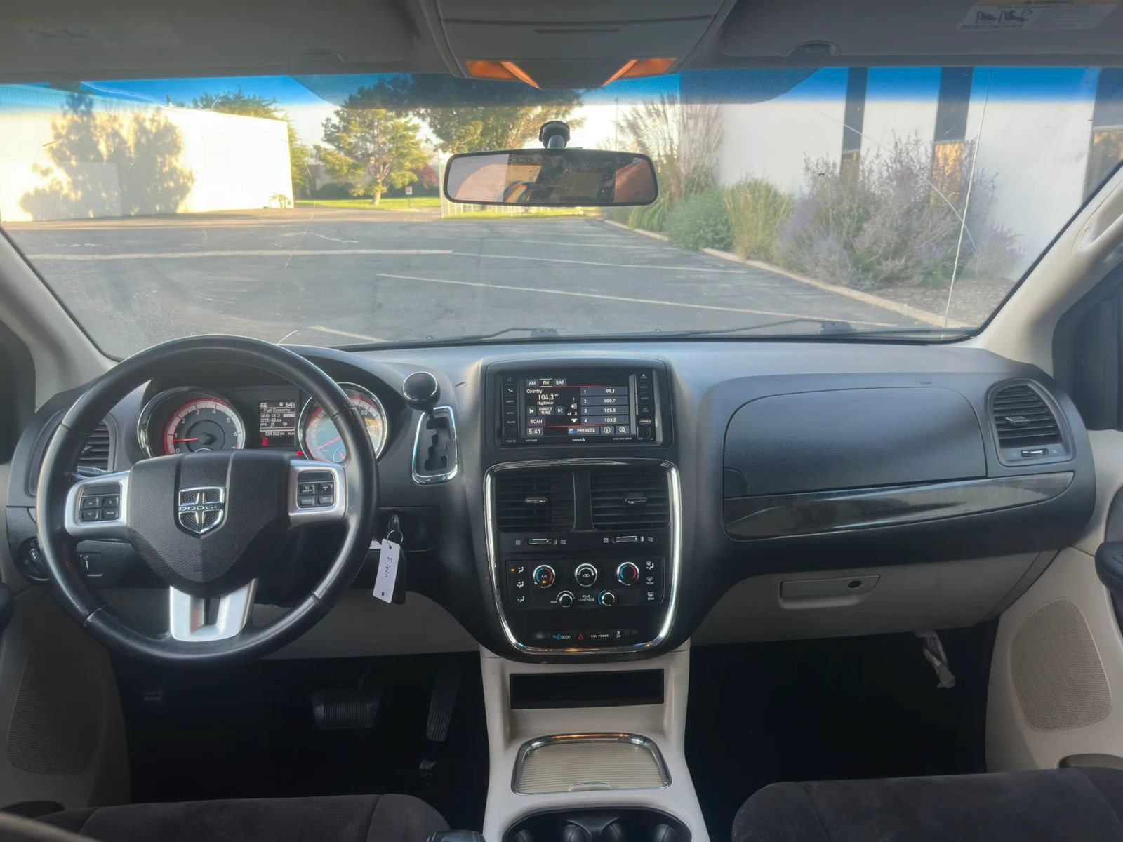 Used 2013 Dodge Grand Caravan SXT w/ Rear Park Assist Pkg FWD image 11