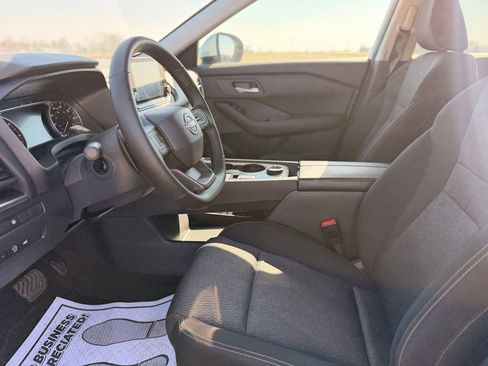 Certified 2025 Nissan Rogue SV image 9