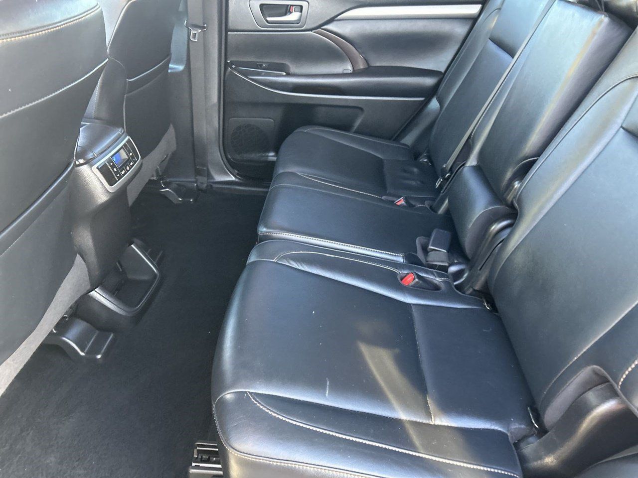 Used 2018 Toyota Highlander XLE FWD image 14