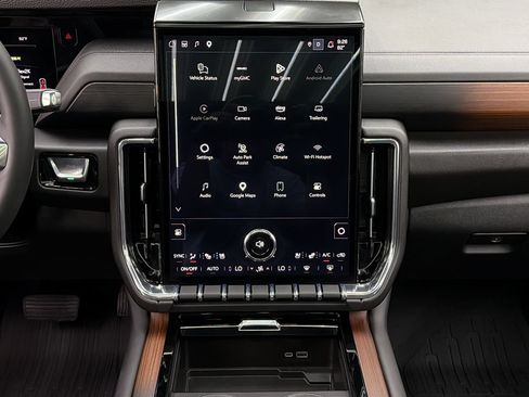 Used 2025 GMC Yukon XL Denali w/ Sun & Power Step Package AWD/4WD image 18