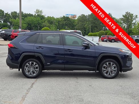 Used 2022 Toyota RAV4 XLE Premium AWD/4WD image 6
