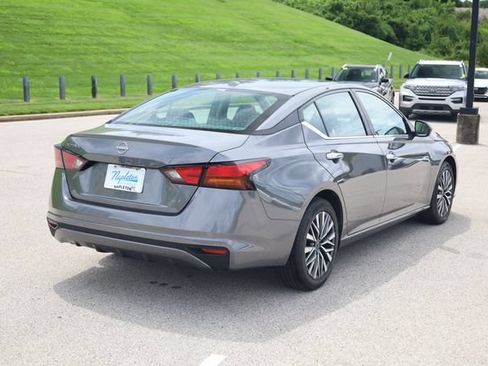Used 2025 Nissan Altima 2.5 SV FWD image 4