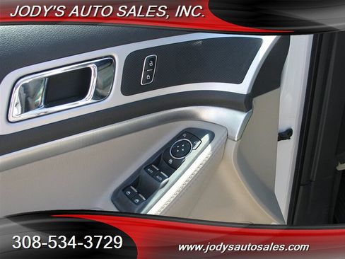 Used 2013 Ford Explorer XLT AWD/4WD image 4
