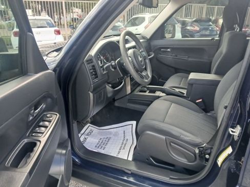 Used 2012 Jeep Liberty Sport w/ Driver Convenience Group RWD image 9