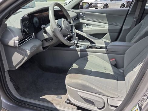 Used 2023 Hyundai Elantra SEL w/ Convenience Package FWD image 13