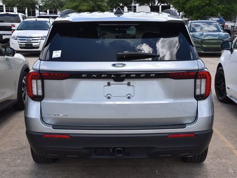 Certified 2025 Ford Explorer Active RWD image 8