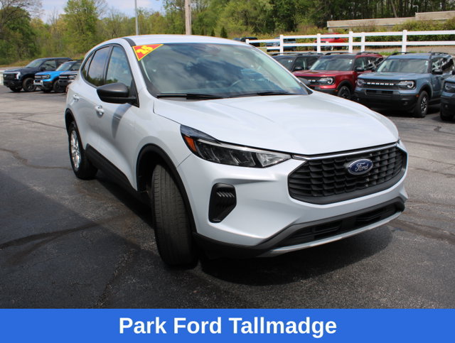 Used 2025 Ford Escape Active AWD/4WD image 7