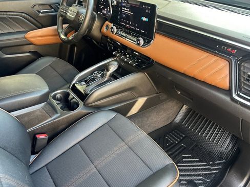 Used 2025 GMC Canyon AT4 image 31