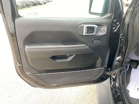 Used 2022 Jeep Wrangler Unlimited Sahara w/ Cold Weather Group AWD/4WD image 20