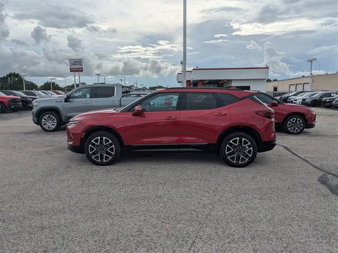 Used 2023 Chevrolet Blazer RS w/ Enhanced Convenience Package image 7