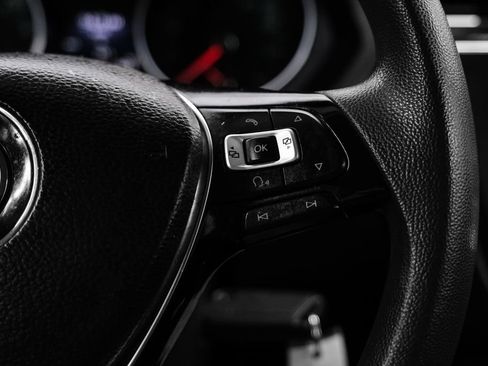 Used 2018 Volkswagen Tiguan S image 18