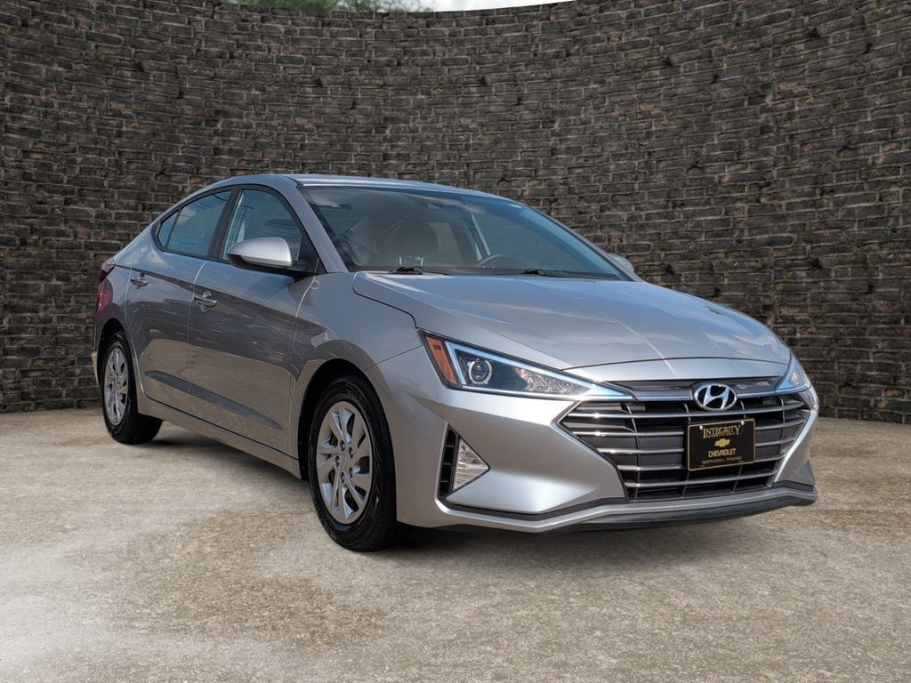 Used 2020 Hyundai Elantra SE FWD image 2