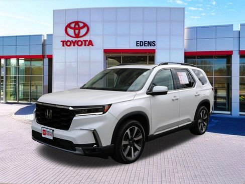 Used 2023 Honda Pilot Touring image 12