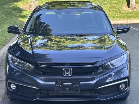 Used 2019 Honda Civic Touring image 3