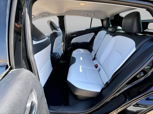 Used 2016 Toyota Prius Four FWD image 19