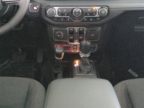 New 2025 Jeep Wrangler Unlimited Rubicon w/ Technology Group image 19