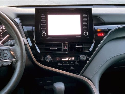 Used 2024 Toyota Camry LE image 7