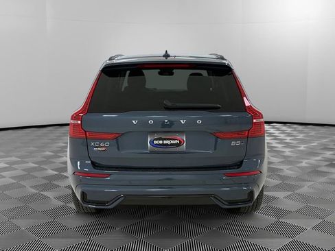 Used 2024 Volvo XC60 B5 Core image 4