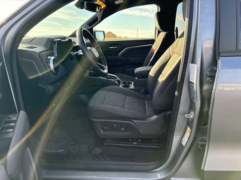 Used 2023 Chevrolet Colorado Z71 image 18