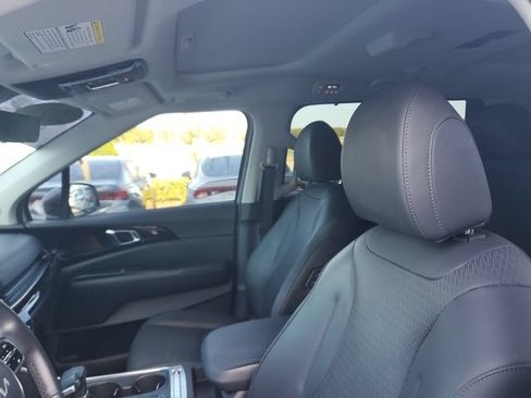 Certified 2025 Kia Carnival SX Prestige FWD image 18
