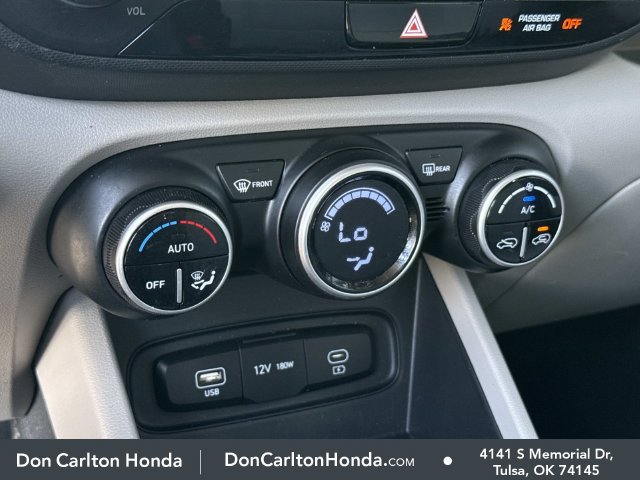 Used 2025 Hyundai Venue SEL FWD image 21