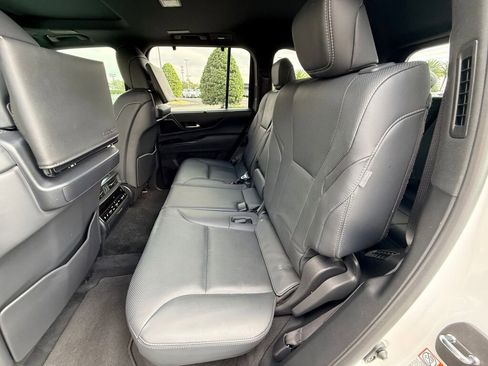 Used 2025 Lexus LX 700h Luxury w/ Appearance Package image 18