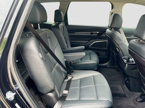 Used 2025 Kia Telluride EX w/ EX Captain's Chair Package FWD image 28
