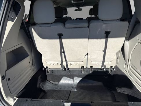 Used 2012 Chrysler Town & Country Touring-L w/ Driver Convenience Group image 11