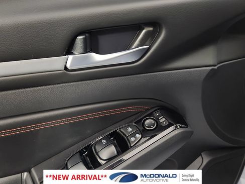 Used 2023 Nissan Altima 2.5 SR AWD/4WD image 12