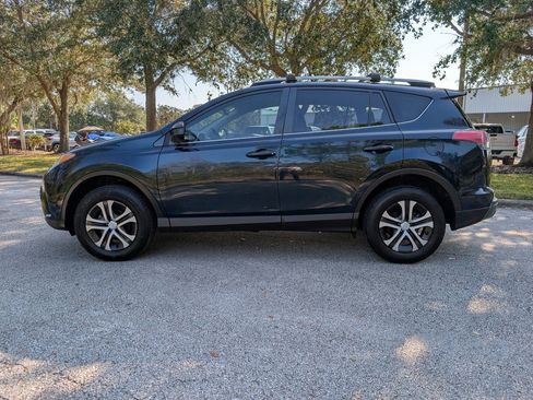 Used 2018 Toyota RAV4 LE image 4