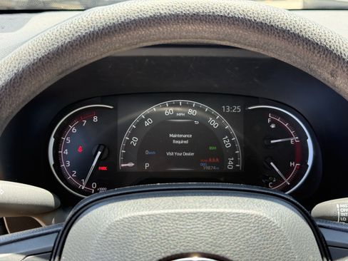 Used 2025 Toyota RAV4 XLE FWD image 19
