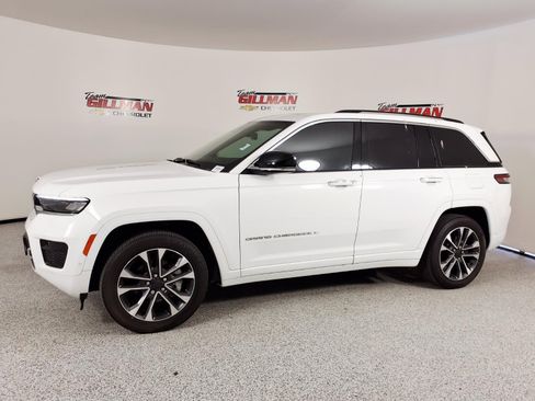 Used 2024 Jeep Grand Cherokee Overland w/ Luxury Tech Group IV image 3