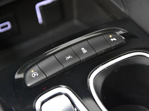 Used 2021 Buick Envision Essence w/ Sport Touring Package FWD image 31
