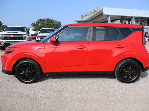 Used 2024 Kia Soul S FWD image 2