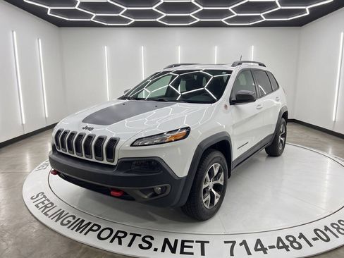 Used 2016 Jeep Cherokee Trailhawk w/ Comfort/Convenience Group AWD/4WD image 1
