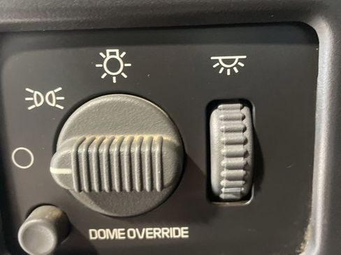 Used 2001 Chevrolet Silverado 3500 4x4 Regular Cab w/ Snow Plow Prep Pkg image 14