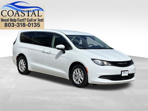 Used 2023 Chrysler Voyager LX FWD image 3