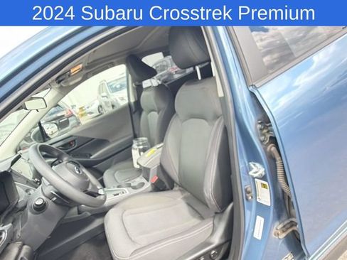 Used 2024 Subaru Crosstrek 2.0i Premium AWD/4WD image 2