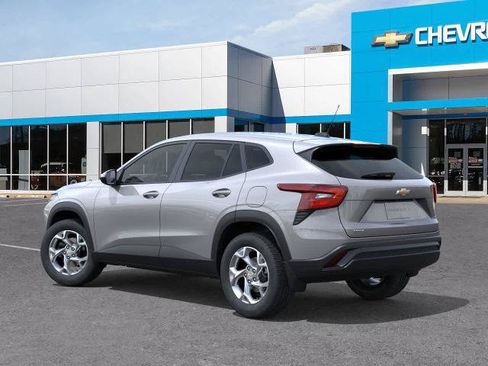 New 2026 Chevrolet Trax LS w/ LS Convenience Package FWD image 3