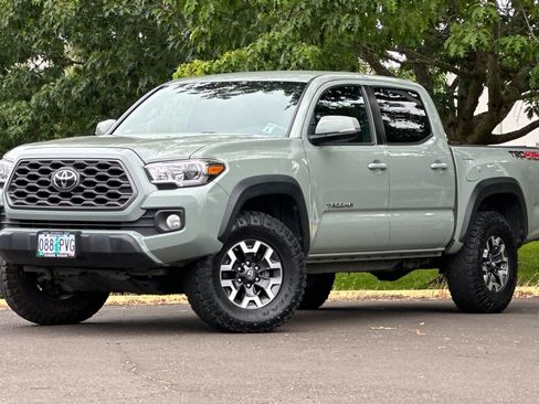Used 2022 Toyota Tacoma TRD Off-Road AWD/4WD image 1