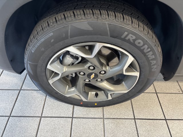 Used 2025 Chevrolet Trax LT FWD image 5