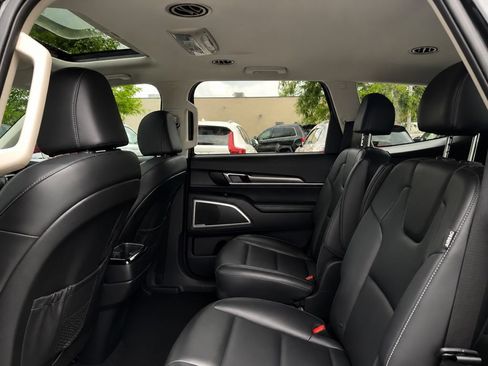 Used 2025 Kia Telluride S AWD/4WD image 16