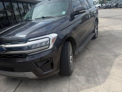 Used 2024 Ford Expedition XLT RWD image 1