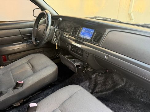 Used 2009 Ford Crown Victoria Police Interceptor image 12