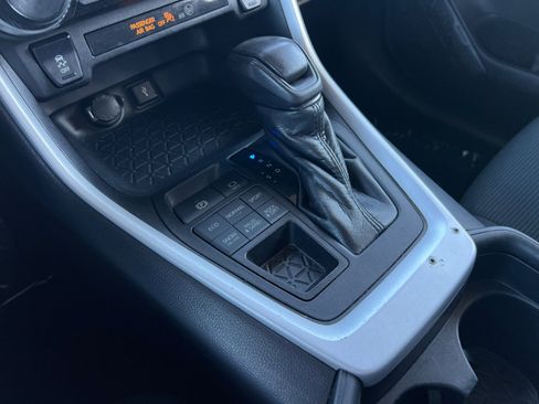 Used 2021 Toyota RAV4 LE image 18